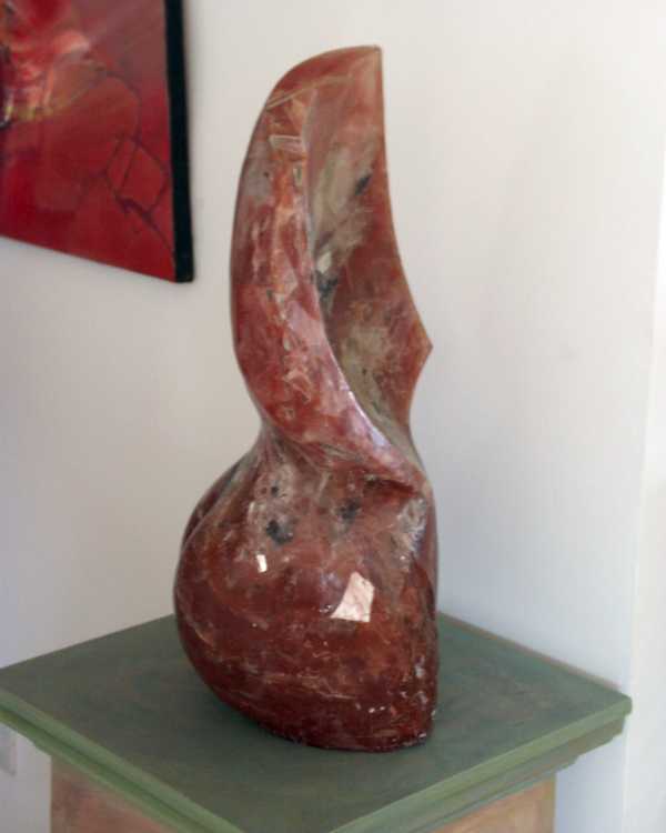 TORSE DE FEMME ROUGE - Sculpture en résine et verre de Michel BECKER - Vue perspective droite